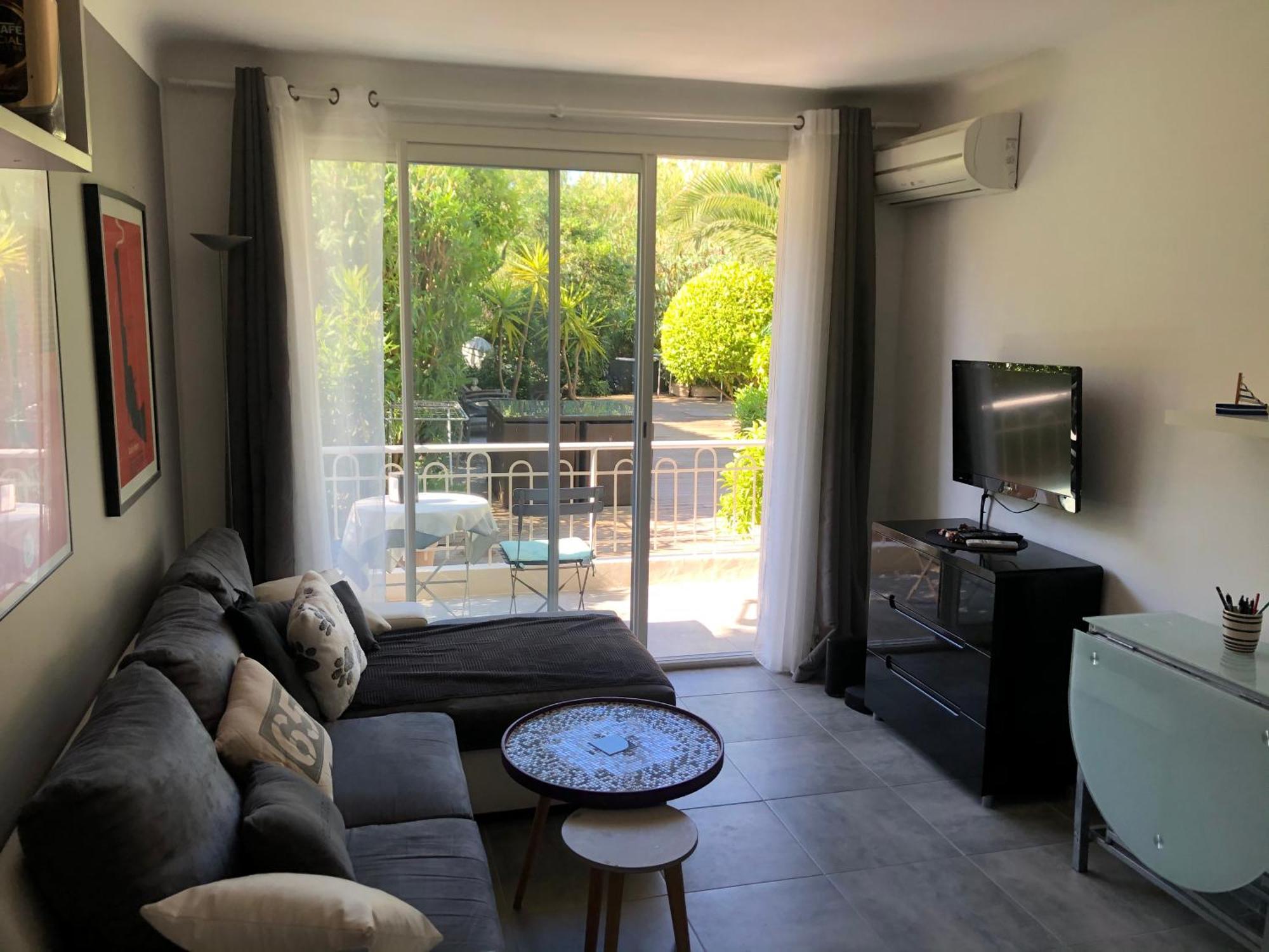 Only 60M To The Beach, 2 Bedroom Cozy Apartment, 80M2 Big Garden, Very Central Канни Екстер'єр фото