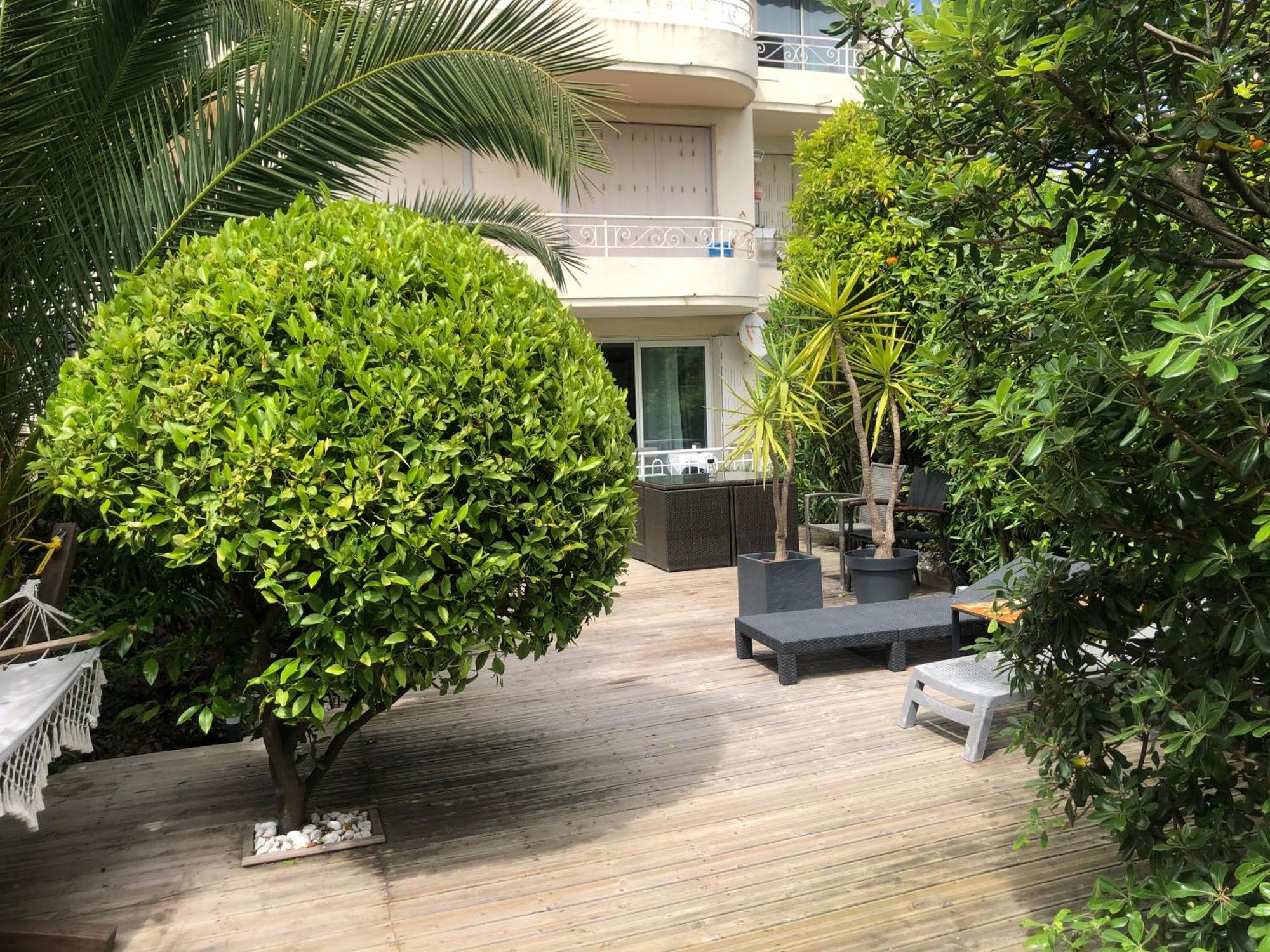 Only 60M To The Beach, 2 Bedroom Cozy Apartment, 80M2 Big Garden, Very Central Канни Екстер'єр фото