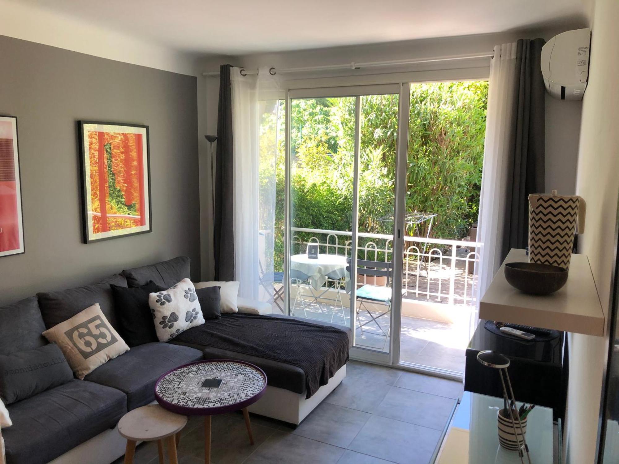 Only 60M To The Beach, 2 Bedroom Cozy Apartment, 80M2 Big Garden, Very Central Канни Екстер'єр фото